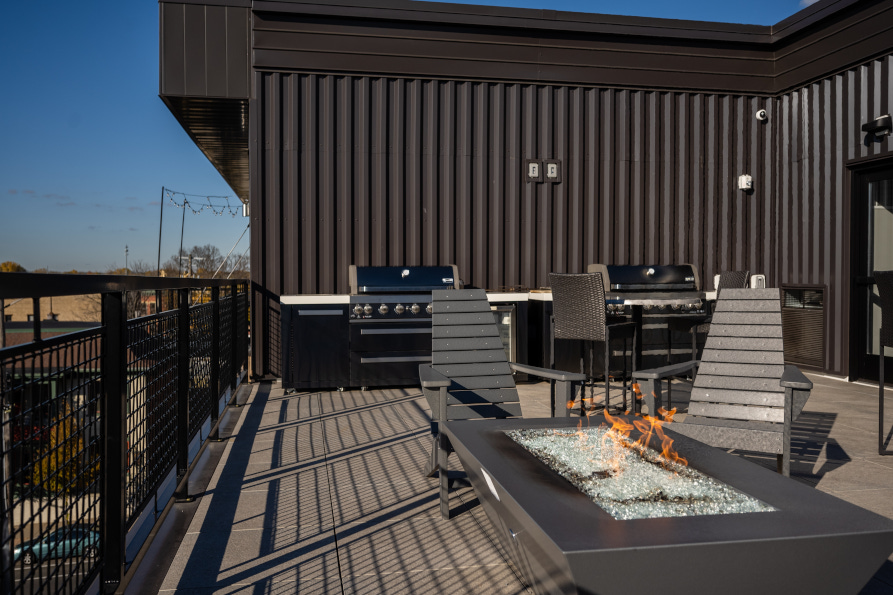 Sky Lounge Deck with Grills
